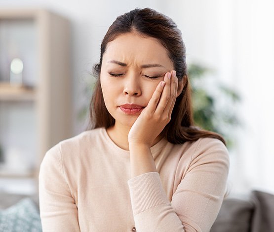 Patient experiencing toothache at home